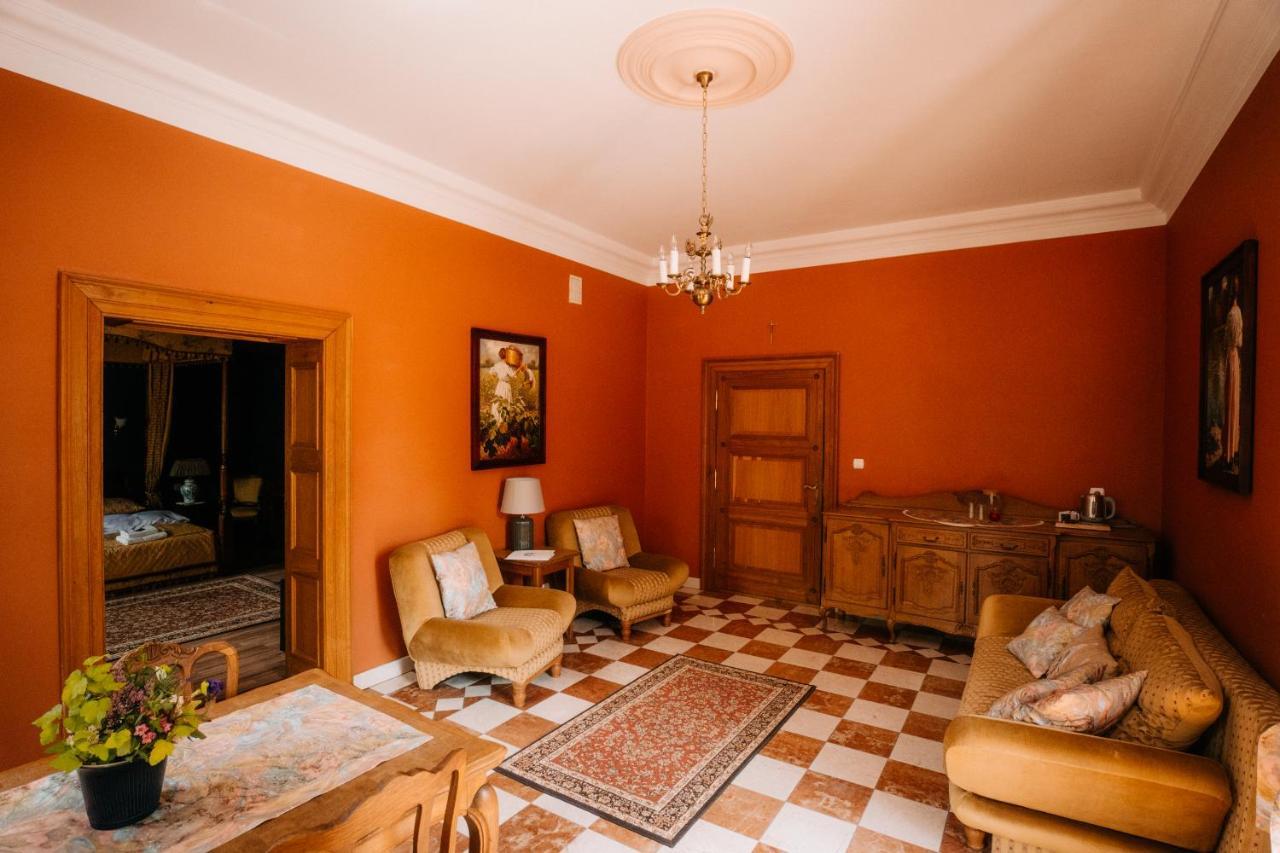 Palac Srodka Chrzypsko Wielkie Buitenkant foto