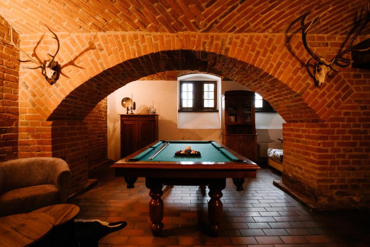 Palac Srodka Chrzypsko Wielkie Buitenkant foto