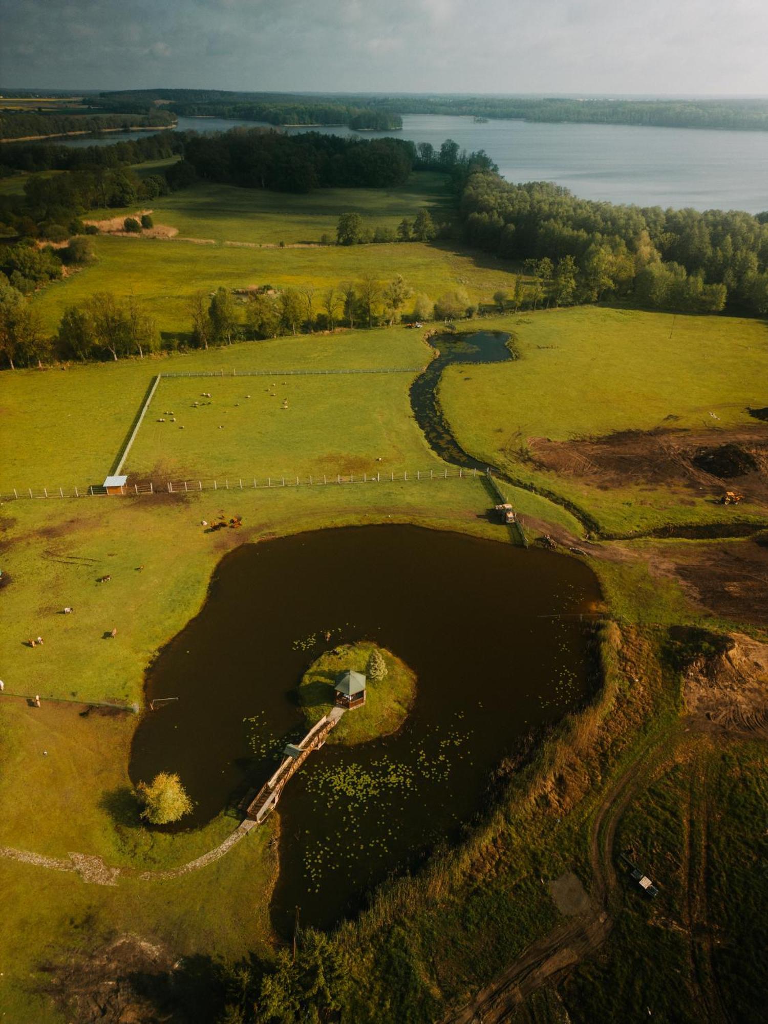 Palac Srodka Chrzypsko Wielkie Buitenkant foto